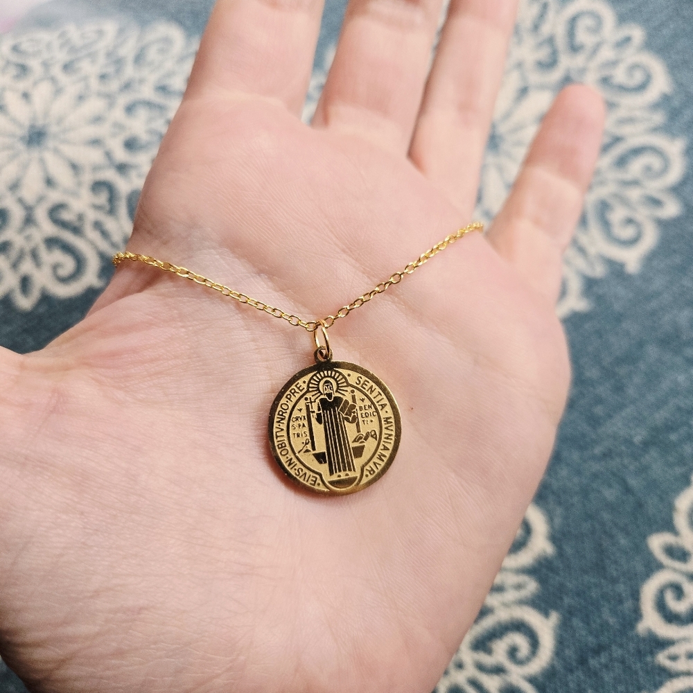 Vintage Gold Saint St Benedict of Nursia Medal Medallion Coin Necklace - Picture 7 of 8